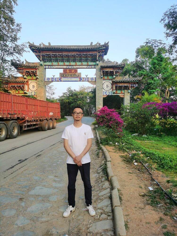 Yiwu tea mountain archway